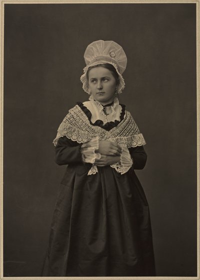 Vrouw in Lorraine Jurk door Adolphe Braun
