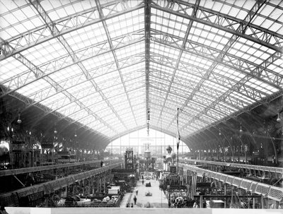Machinery Hall, Wereldtentoonstelling, Parijs, 1889 door Adolphe Giraudon