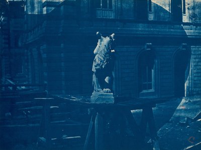 Griffioenbeeldhouwwerk op een Bouwplaats in Marseille door Adolphe Terris