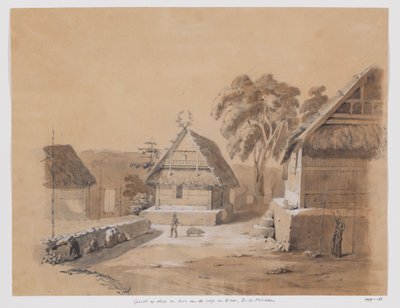 Gezicht op dorp en huis van de raja van Kisar, Zuid-Molukken door Adrianus Johannes Bik