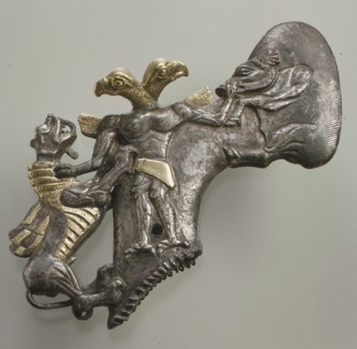 Schachtgatbijl met vogelkopdemon, everzwijn en draak, c. laat 3e–vroeg 2e millennium v.Chr. door Age Bronze