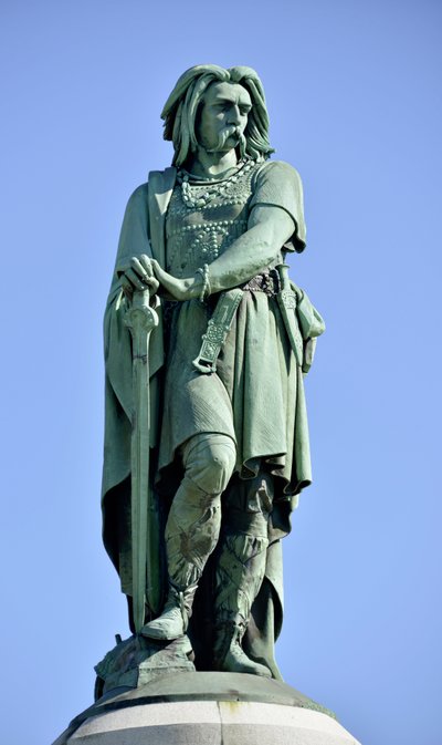 Kolossaal standbeeld van Vercingetorix, Gallische leider door Aime Millet