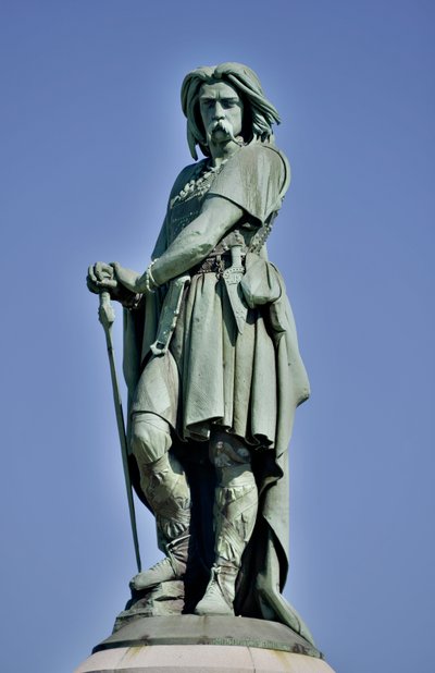 Kolossaal standbeeld van Vercingetorix, Gallische leider. Beeldhouwwerk van Millet Aimé, 1865, Alise Sainte Reine door Aime Millet