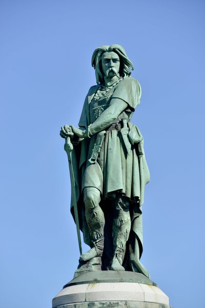 Kolossaal standbeeld van Vercingetorix, Gallische leider door Aime Millet