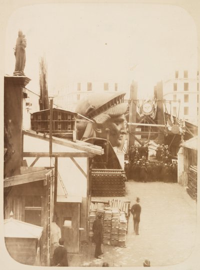 Uitzicht op het externe gebied van de Monduit en Bechet werkplaats, met het hoofd van het Vrijheidsbeeld, Parijs, 1883 door Albert Fernique