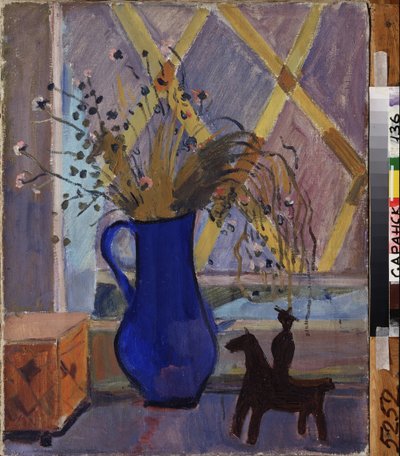 Tijdens het beleg van Leningrad. Een boeket in een blauwe vaas. Schilderij van Alexander Isaakovich Rusakov (ca. 1943) door Aleksandr Isaakovich Rusakov