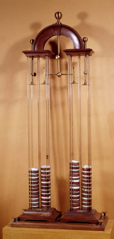 Stapel van Alessandro Volta (1745-1827), Italiaanse natuurkundige, uitvinder van de elektrische batterij door Alessandro Volta