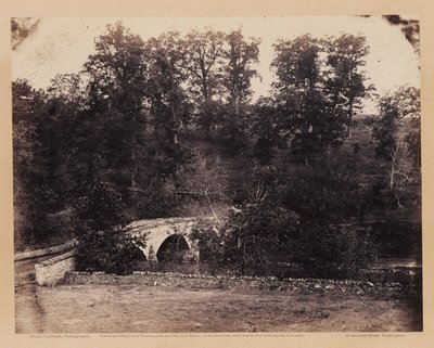 Burnside Bridge, over Antietam Creek, Maryland, uit Gardners Schetsboek van de Burgeroorlog door Alexander Gardner