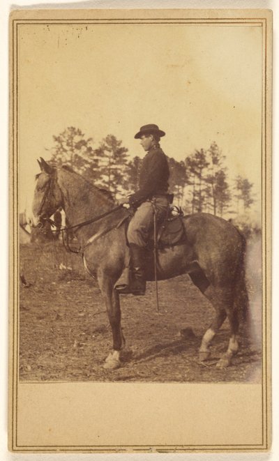 [Man met hoed, in profiel, te paard]. door Alexander Gardner