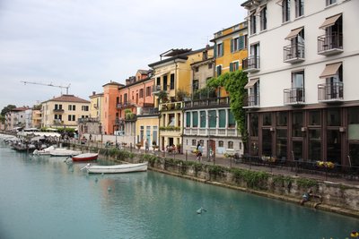 Peschiera del Garda Klein Venetië door Alexandra Joseph