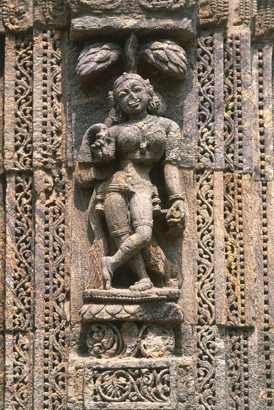 Danser, reliëf in de danszaal (Nata Mandir), Tempel van de Zon (UNESCO Werelderfgoedlijst) door Nicolas Toussaint Charlet