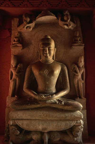Tirthankara-standbeeld, Jain-tempel nr. 24, Deogarh, Uttar Pradesh, India, 8e-17e eeuw door Nicolas Toussaint Charlet