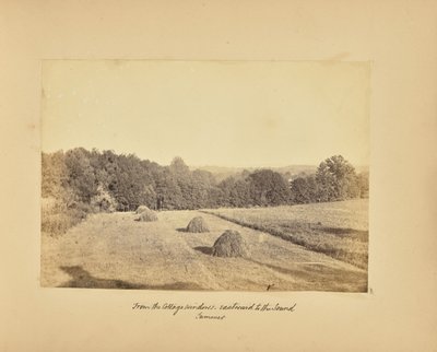 Van de ramen van het huisje - Oostwaarts naar het geluid - Zomer door Alfred Booth