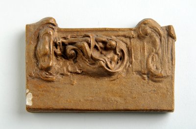 Maquette voor een paneel met een zittend figuur door Alfred Gilbert