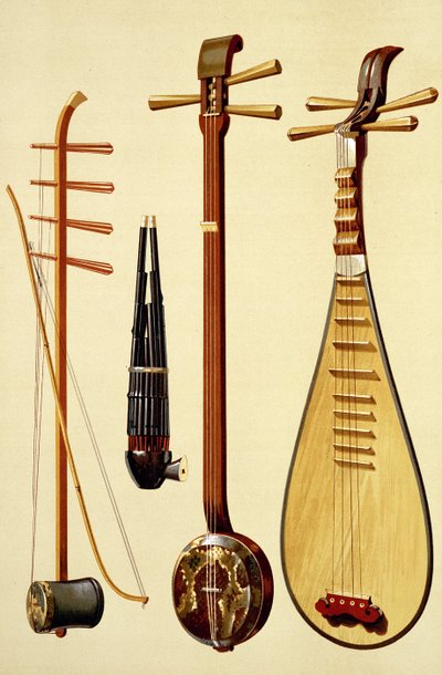 Een huqin en boog, een sheng, een sanxian en een pipa, Chinese instrumenten uit 