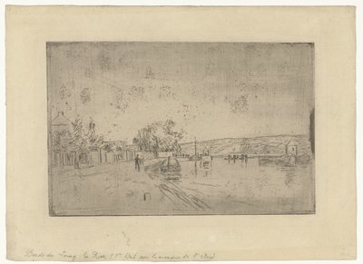 Gezicht op de rivier Loing met boten vanaf de oever door Alfred Sisley