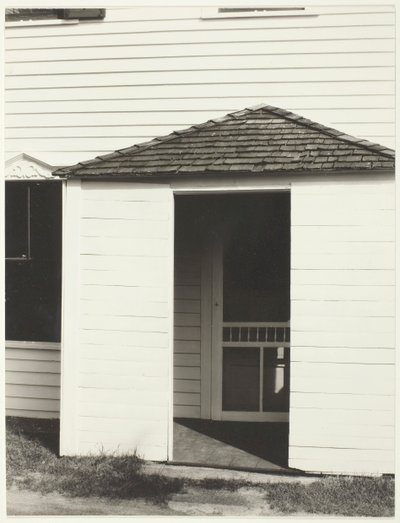 Deur naar keuken, Lake George, 1934 door Alfred Stieglitz