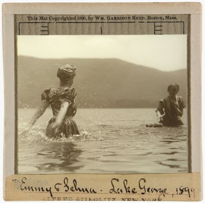 Emmy en Selma, Lake George door Alfred Stieglitz