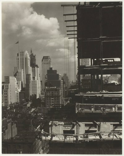 Vanuit mijn raam bij An American Place, noord, 1931 door Alfred Stieglitz