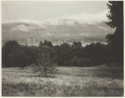 Lake George vanaf de Heuvel door Alfred Stieglitz
