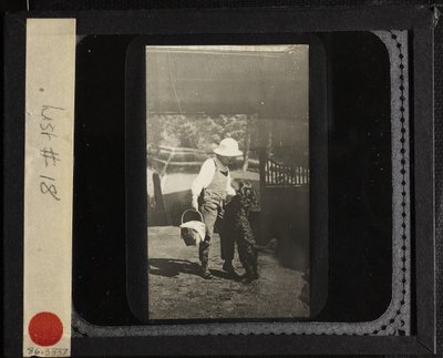 Ongenoemd nichtje Elizabeth met Inky in Oaklawn, ca. 1903 door Alfred Stieglitz