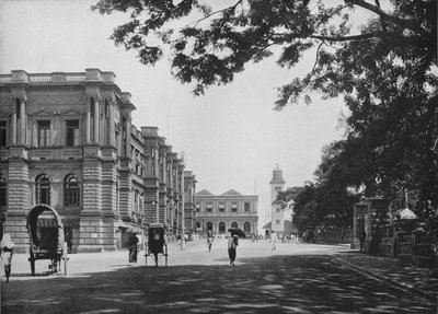 Hoofdpostkantoor met ingang naar Queens House en klokkentoren in de verte, ca. 1890, 1910 door Alfred William Amandus Plate