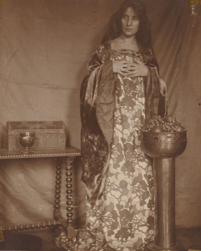 Portret van Alice Dieudonne Chase, ca. 1906 door Alice Gerson Chase