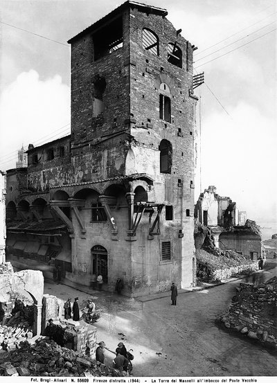 Tweede Wereldoorlog: Schade veroorzaakt door het bombardement bij de Mannelli-toren aan het einde van de Ponte Vecchio, in Florence. Deze foto maakte vroeger deel uit van de Brogi-collectie, maar behoort nu tot de Alinari-collectie door Fratelli Alinari