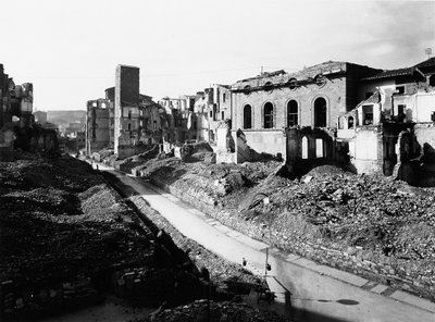 Tweede Wereldoorlog: het puin in Borgo San Jacopo in Florence, na het bombardement. Deze foto, voorheen onderdeel van de Brogi Collectie, behoort nu tot de Alinari Collectie door Fratelli Alinari