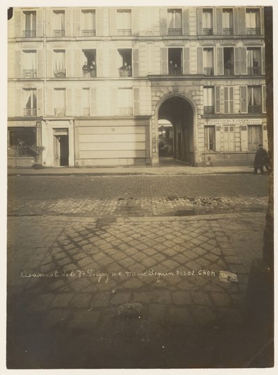 Buitenaanzicht van het gebouw door Alphonse Bertillon
