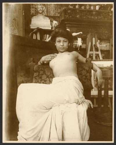 [Vrouwelijk model voor de allegorie "September" uit de cyclus van de twaalf maanden, voor het tijdschrift "Cocorico," Parijs]. door Alphonse Maria Mucha