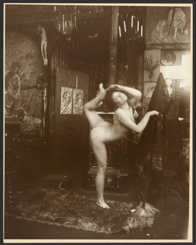 [Naakt vrouwelijk model als ballerina, Parijs]. door Alphonse Maria Mucha