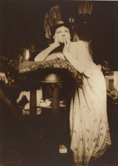 Vrouwelijk model met een tiara, Parijs door Alphonse Mucha