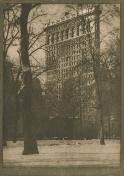 [The Flat Iron Building, New York City]. door Alvin Langdon Coburn
