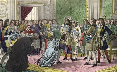 Lodewijk XIV (1638-1715), omringd door zijn familie en de belangrijkste figuren van het hof, presenteert zijn kleinzoon Filips V aan de gezanten van Spanje als hun nieuwe koning in 1700. - Ontworpen en gegraveerd door Ambroise Tardieu in 1825 door Ambroise Tardieu