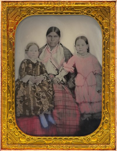 Portret van een Vrouw en Twee Meisjes door American 19th Century