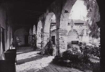 Californië: Mission San Juan Capistrano, gesticht in 1776, ten zuiden van Los Angeles door American Photographer (after)