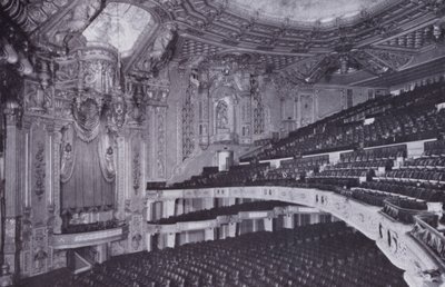 Chicago: Interieur, Oriental Theatre door American Photographer (after)