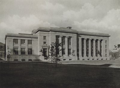 Harvard Universiteit: Langdell Hall, Harvard Law School (zwart-wit foto) door American Photographer (after)