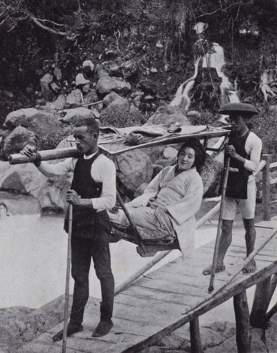 Japanse dame die de Daiya-rivier bij Nikko oversteekt door American Photographer (after)