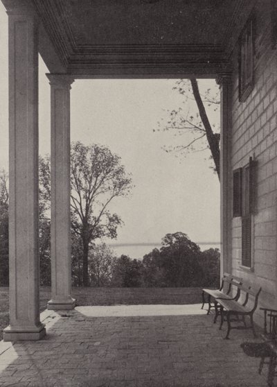 Mount Vernon: Oostportiek door American Photographer (after)
