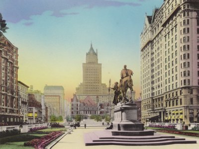 New York: Fifth Avenue en het Plaza; Heckscher Bldg; Gen Sherman Standbeeld; Hotel Plaza door American Photographer (after)