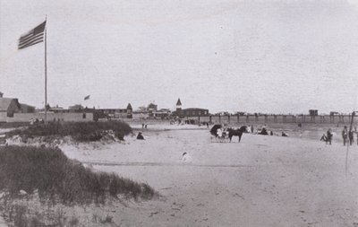 Old Orchard Beach, Maine: Strandscène door American Photographer (after)