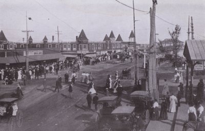 Old Orchard Beach, Maine: Scène bij het station (zwart-wit foto) door American Photographer (after)