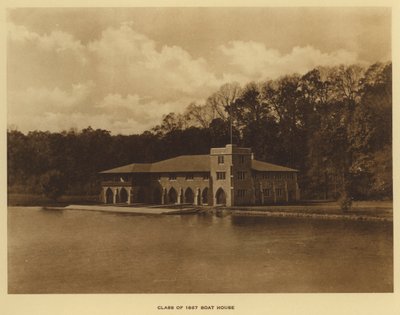 Princeton University: Klasse van 1887 Boot Huis door American Photographer (after)