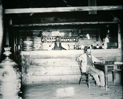 Een salon in Albany County, Wyoming, ca. 1890 door American Photographer