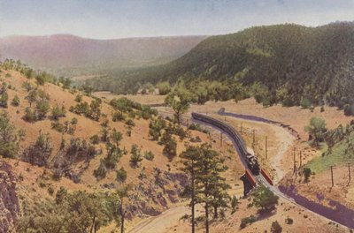 Apache Canyon, tussen Las Vegas en Lamy, New Mexico (ingekleurde foto) door American Photographer