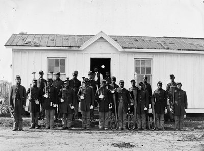 Arlington, Va. Band van de 107e U.S. Colored Infantry bij Fort Corcoran, 1865 door American Photographer