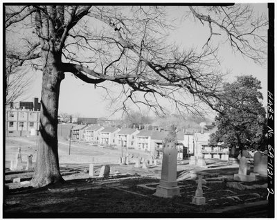 Cabbagetown District (Algemene Zichten), Boulevard, Pearl Street, Memorial Drive, & Spoorwegsporen, Atlanta, Fulton County, GA (zwart-wit foto) door American Photographer
