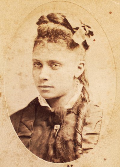Carte de visite van jonge Afro-Amerikaanse vrouw, ca. 1880 door American Photographer